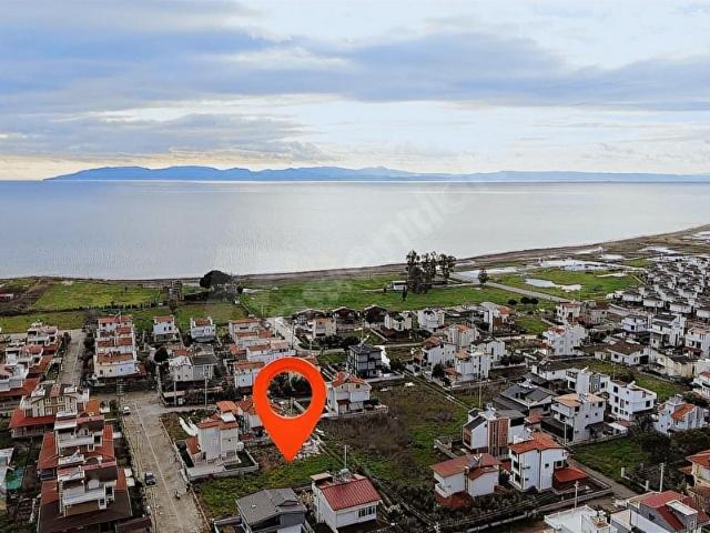 DİKİLİ SALİHLER ALTINDA DENİZE 150 METRE MESAFEDE MÜSTAKİL ARSA