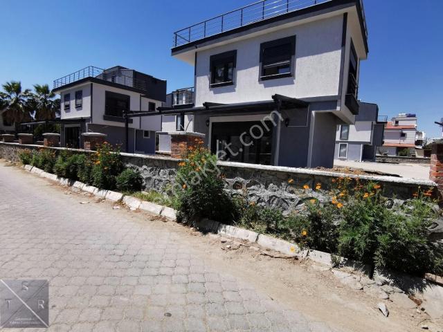 Dikili Salihler'de Site İçinde Havuzlu Satılık 4+1 Villa