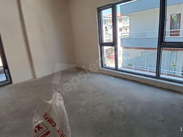 DİKMEN'DE İLKER 1.CADDEYE YAKIN YENİ OTURMAYA HAZIR 4.650 BİN 2+1 70 M2 BOŞ