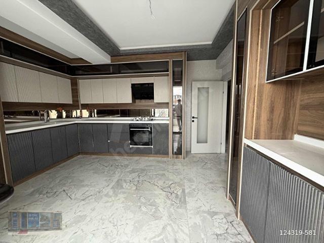 DİNÇ'TEN SATILIK İSKANLI 3 BANYO'LU KÖŞE BAŞI 4+1 TERAS DAİRE