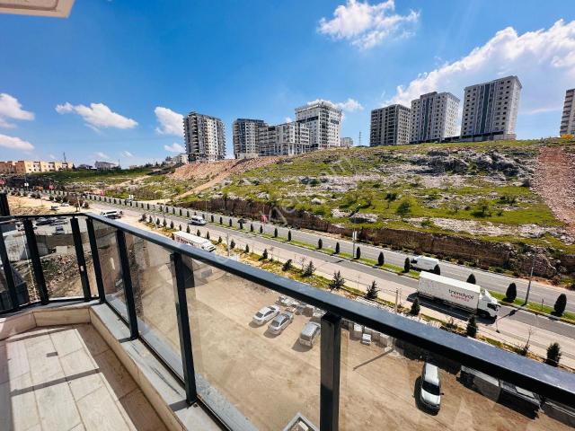 Dinç Emlaktan Kiralik 3+1 Ana Cadde Ön Cephe