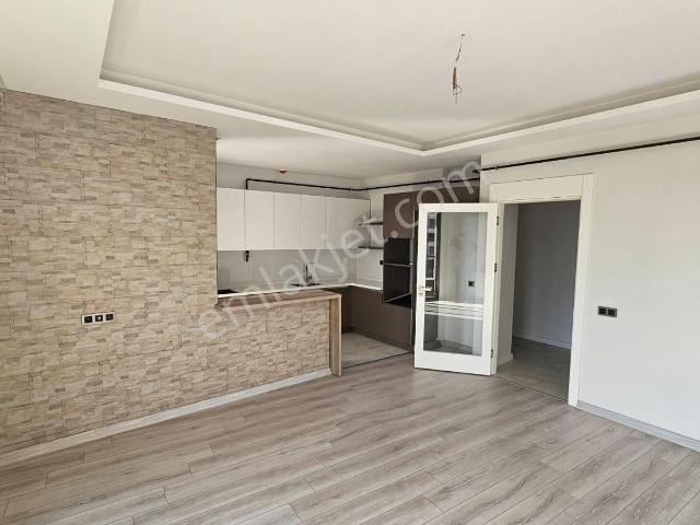 Dinçer Emlak'tan Mezitli Akdeniz Mahallesinde Site İçerisinde Satılık Daire
