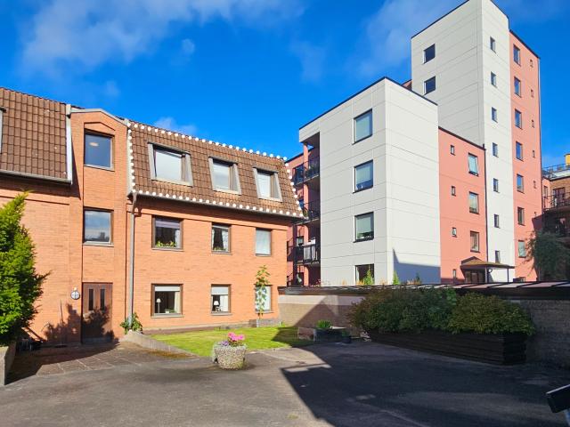 Din och central 3 rok högst upp i huset 85 m² 11 194 kr