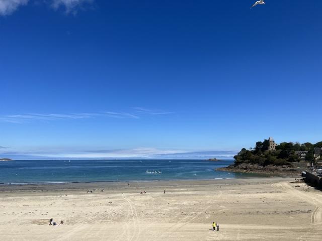 Dinard Ecluse: Appartement de 111m² rénové par un architecte d'intérieur,3 chambres,cave et Stationnement couvert
