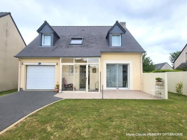 Dinard: Maison de 89m² avec garage sur jardin clos de 353m². 89m² Dinard