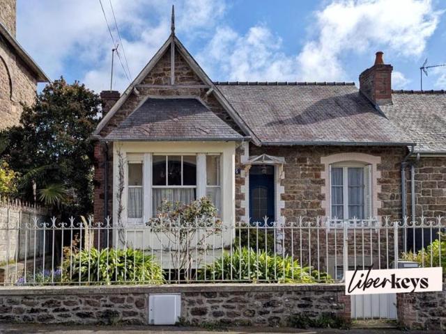Dinard – Secteur Pionnière / Corbières – Maison de caractère en pierre avec jardin – Un potentiel rare à 250 m de la plage