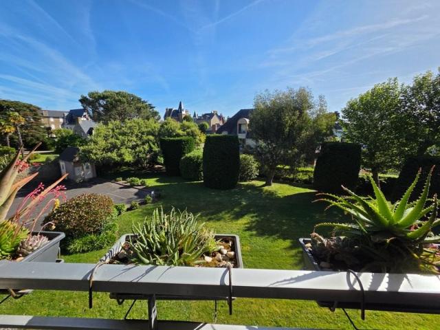 Dinard, Pointe de la Malouine. Appartement T2 traversant de. 54m² Dinard