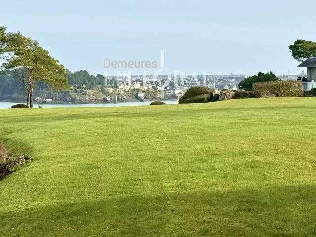 DINARD Très bel appartement vue mer dans une résidence pieds