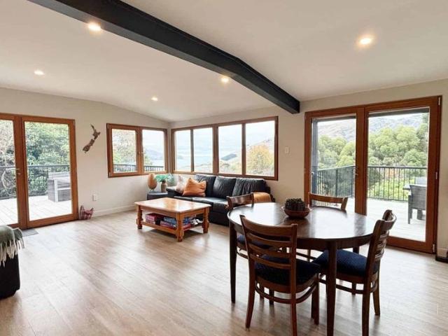DIAMOND HARBOUR FULLY FURNISHED: 3 BEDROOMS, 1 BATHROOM, HEATPUMP, 2 OFF STREET PARKS