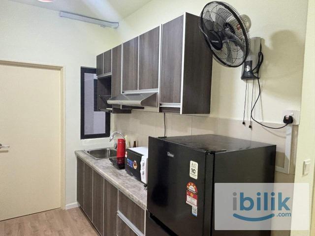 Dian Residence, Seksyen 13 Master RoomFully Furnish NEW Aircond Wardrobe Table Chair Mattress
