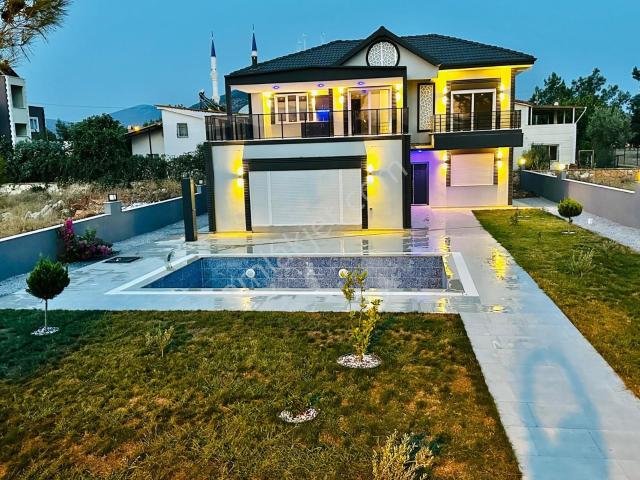 Didim Yeşiltepede Merkezi Konumda 700 M2 Arsa İçinde 4+1 Lüks Villa