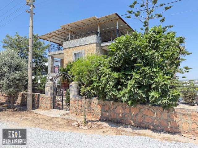 Didim Yeşiltepede Satılık 700m² Arsa İçinde Yazlık Havuzlu Villa