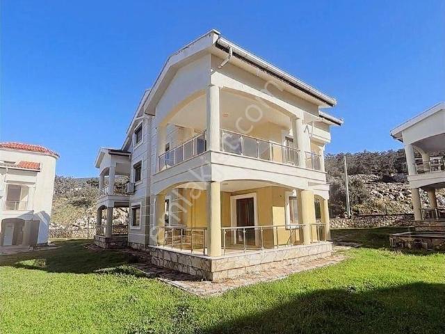 Didim Akbük Te Satılık 3+1 Triplex Uygun Vila