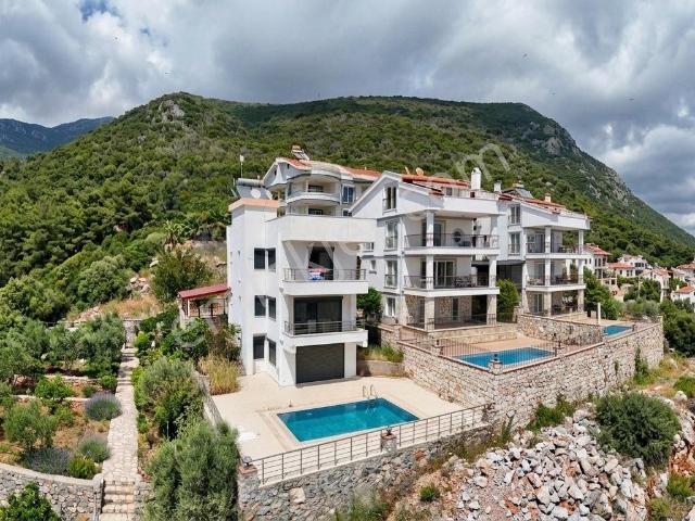 Didim Akbük’de Panaromik Deniz Manzaralı Triplex Müstakil Villa