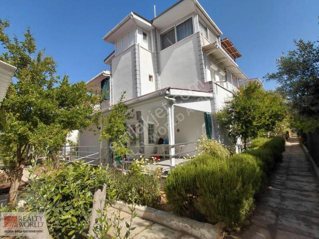 Didim Akbük'te,denize Yürüme Mesafesinde Satılık Villa