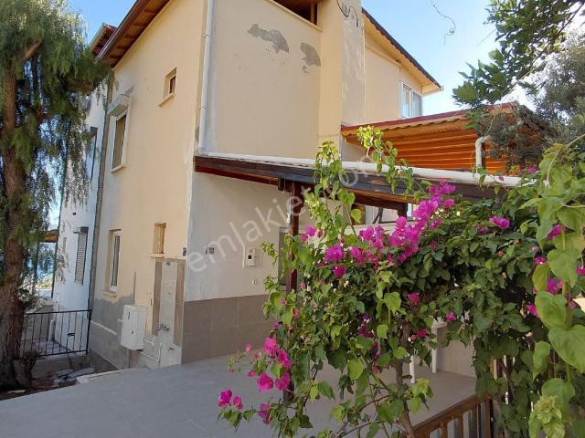 Didim Akbük'te Denize Sıfır Site İçerisinde Eşyalı 3+1 Villa