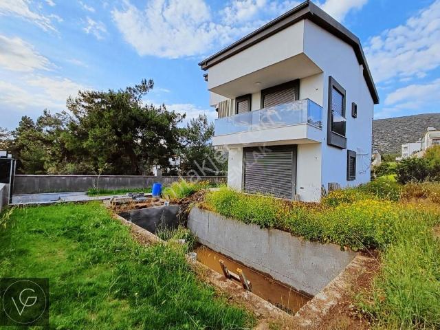 Didim Akbükte Doğa İçerisinde Deniz Manzaralı Müstakil Villa