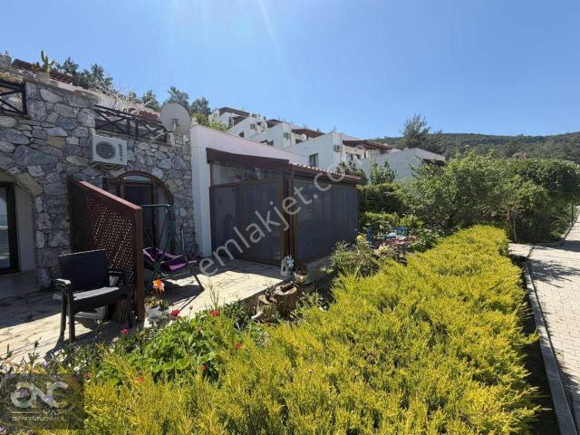 Didim Akbükte Havuzlu Sitede Tek Katlı Villa Tadında Yazlık!