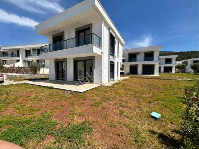 Didim Akbükte Havuzlu Ve Deniz Manzaralı Tam Müstakil Villa