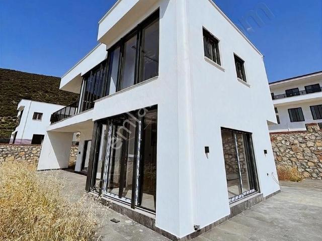 Didim Akbük'te Satılık 4+1 Deniz Manzaralı Ultra Lüks Villa