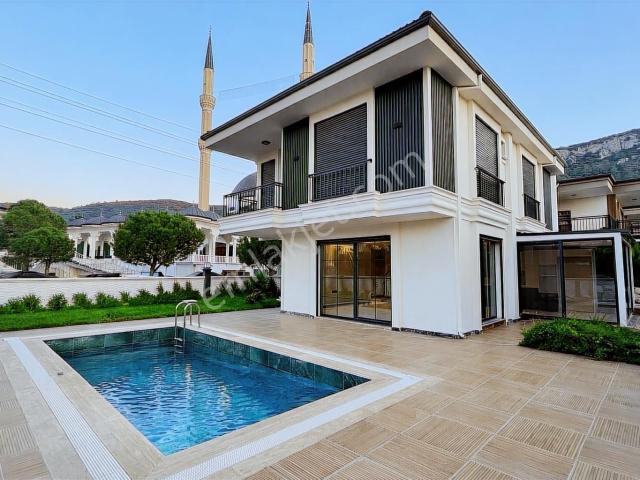 Didim Akbükte Satılık Köşe Başı Müstakil Havuzlu Villa
