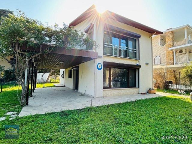 Didim Altınkum Yeşilkent Sitesi'nde Denize Sıfır Lüks Villa