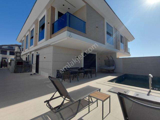 Didim Efeler Mahallesi'nde Satılık 3+1 Full Eşyalı Havuzlu Villa