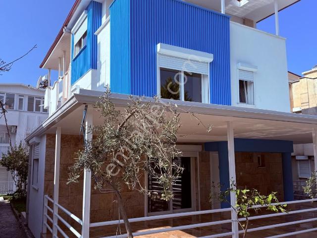 Didim Efeler Mahallesinde Satılık 3+1.site İçinde Satılık Tripleks Villa