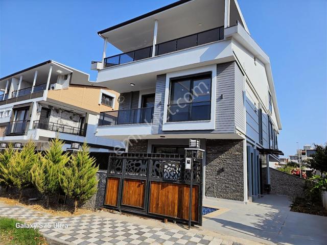 Didim Efeler Mahallesinde Satılık Tripleks Villa