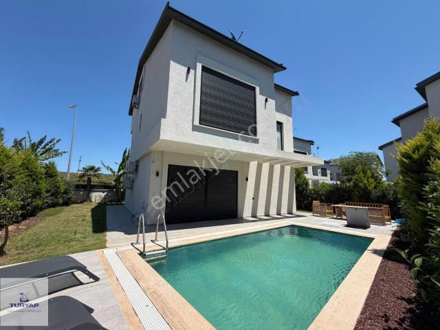 Didim Efeler'de 4+1 Havuzlu Tam Müstakil Villa