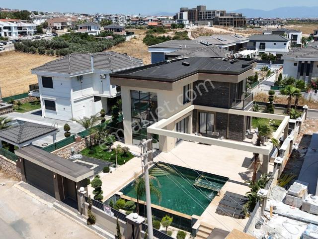 Didim Efelerde 610 M2 Arsa İçinde Full Eşyalı 4+1 Satılık Lüks Villa