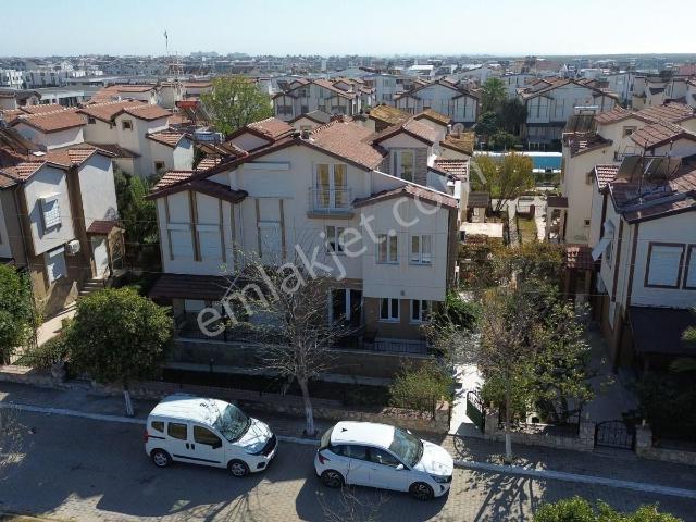 Didim Efelerde Havuzlu Sitede Satılık 4+1 Eşyalı Villa