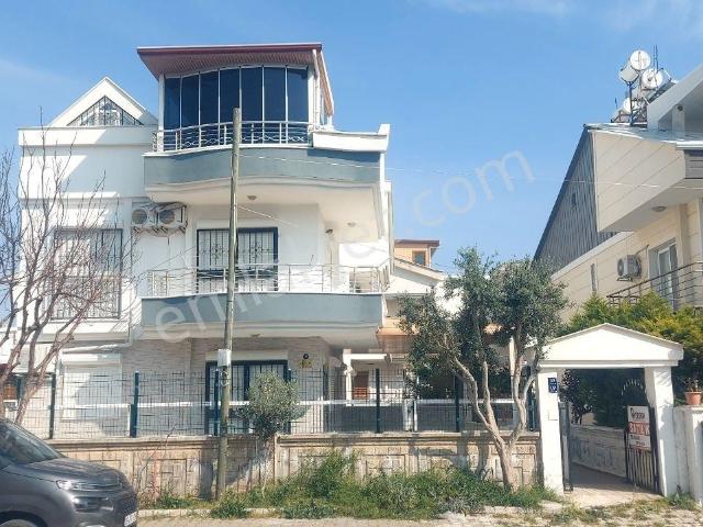 Didim Efelerde Satılık 4+1 Tripleks Villa