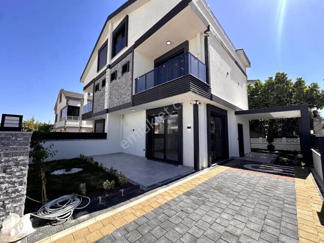 Didim Hisar'da Otoparklı Sıfır 3+1 Villa