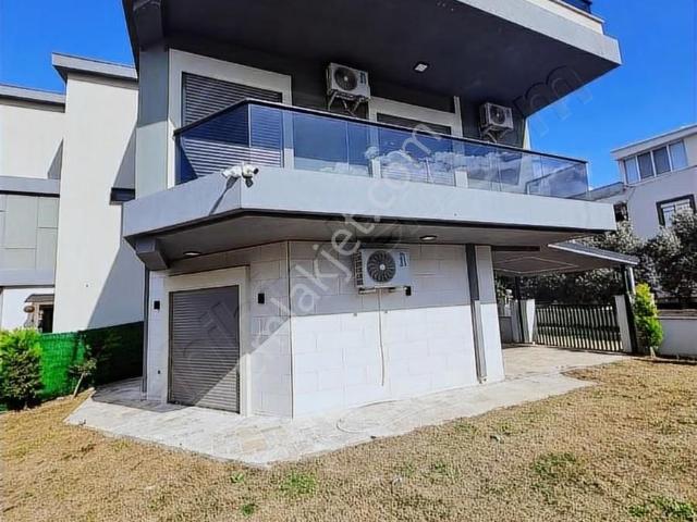 Didim Mavisehirde Denize 140 Mt Eşyalı Satılık Villa