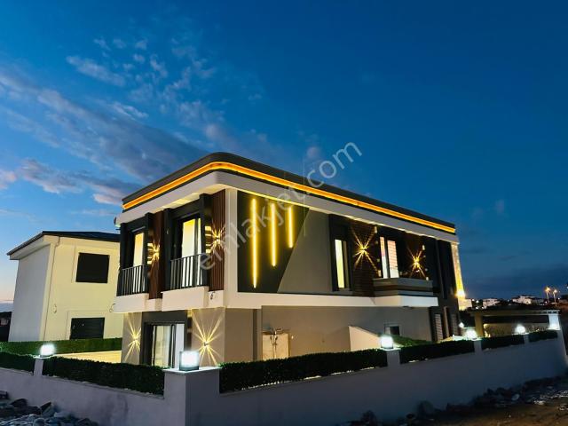 Didim Sağturda Kendine Ait Havuzlu Akıllı Sistem Geniş Bahçeli Villa