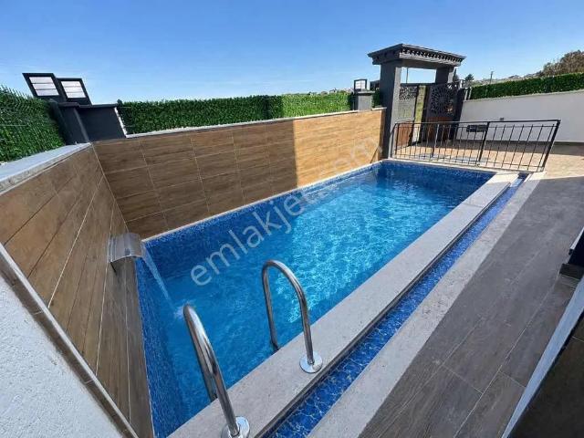 Didim Sağturda Sıfır Eşyalı 3+1 İkikatlı Havuzlu Otoparklı Villa