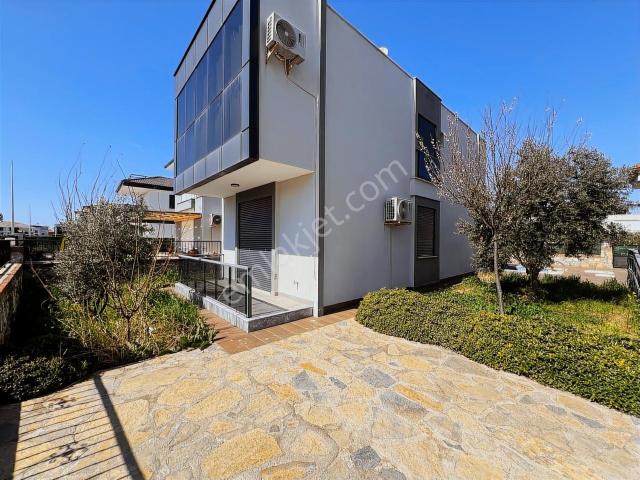 Didimde Denize 800m Mesafede, Havuzlu 3+1 Villa