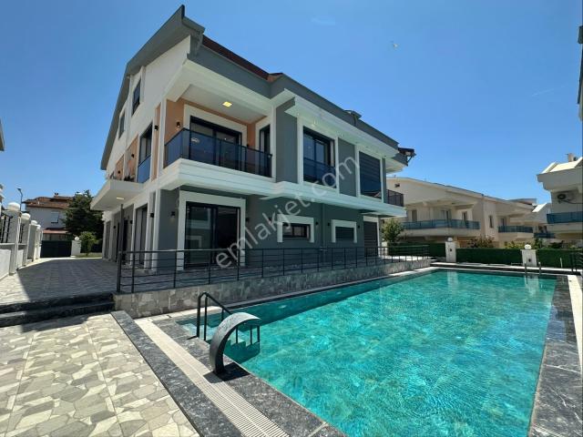 Didimde Denize 300m Havuzlu 3+1 Villa