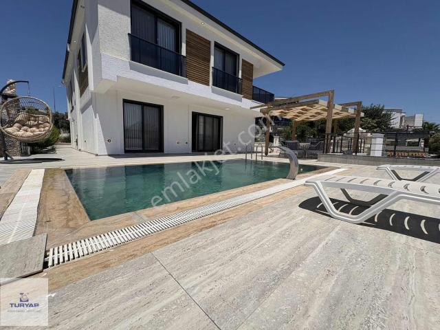 Didimde Köşe Başı Ultra Lüks 4+1 Müstakil Villa