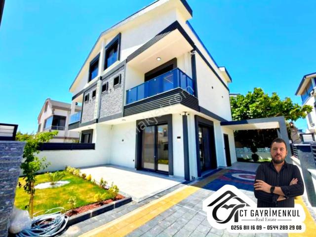 Didim'de Satılık 3+1 Müstakil Bahçeli Hamamlı Triplex Villa !