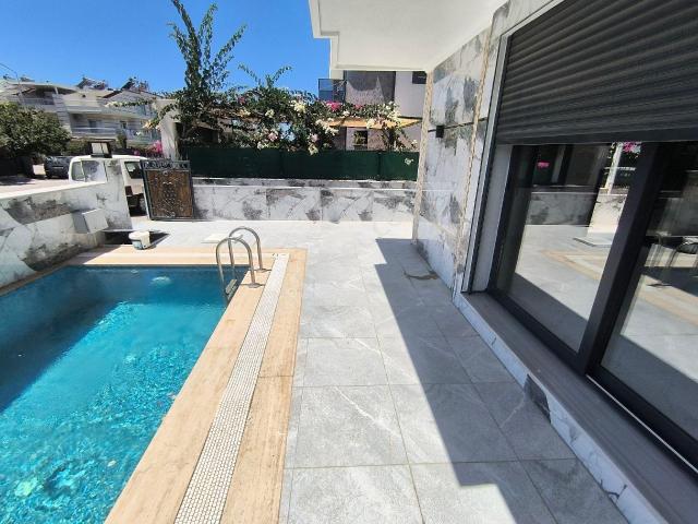 didim'de Satılık Havuzlu Deniz Manzaralı 3+1 Villa