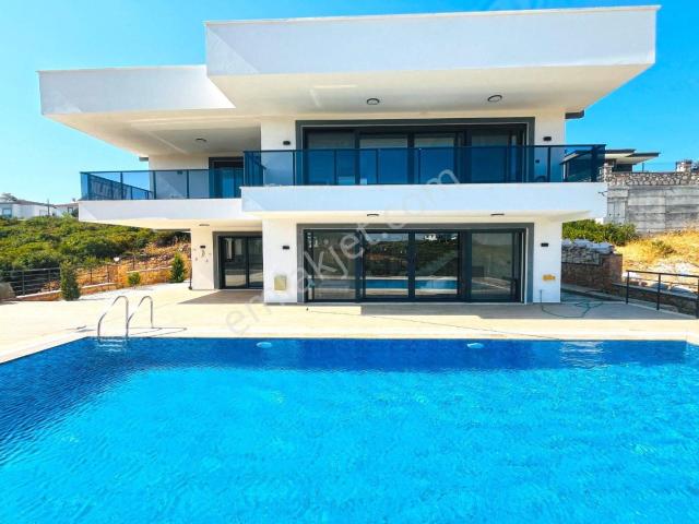 Didimde 5+1 Tam Müstakil Havuzlu Otoparklı Eşyalı Lüks Villa