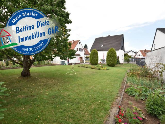 DIETZ: Einfamilienhaus mit Garage, großem Garten in einer ruhigen Randlage! Wohnhausanbau möglich!