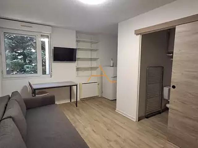 Dieulefit 26220 Location appartement 1 pièce t1 au dernier étage balcon
