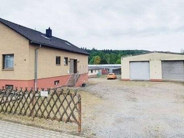 DIE Chance für Selbstständige! Schönes Einfamilienhaus mit vielseitig nutzbarem Gewerbeareal inkl. Halle u. Werkstatt