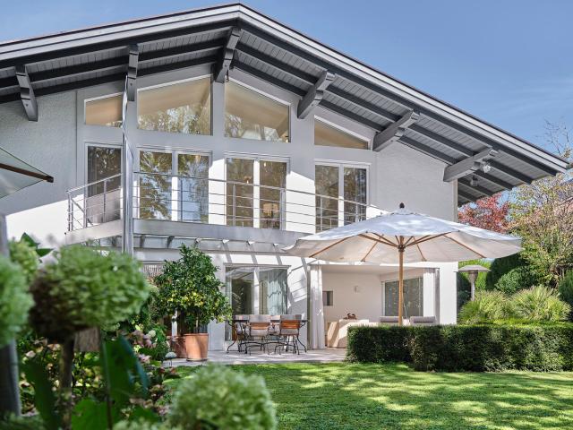 Hochwertig modernisierte Chiemsee Landhausvilla von bekannten Architekten inkl. exklusiven Interieur