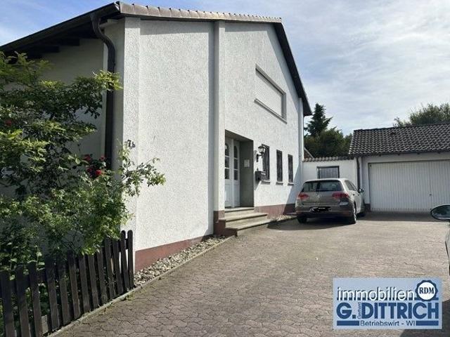 Die besondere Immobilie schönes Dreifamilienhaus mit Doppel Garage
