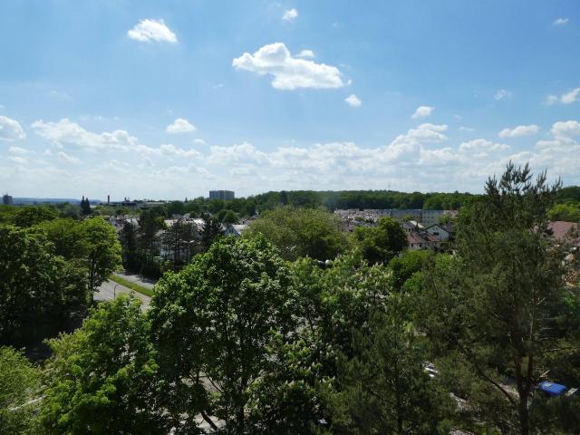 DIE GELEGENHEIT! Haus ist bereits komplett modernisiert ! Sonnige 4 Zimmer Wohnung * Westbalkon * Tiefgarage * Einbauküche