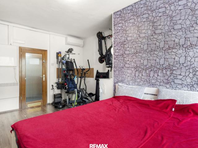 Die Sterne zum Greifen Nahe! Teilsanierte 64 m² Drei Zimmer Wohnung mit Carportplatz Neben Mercedes Pappas in Graz Gösting
